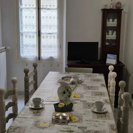 Lägenhet Ca Du Bersaglie In Centro Di Badalucco